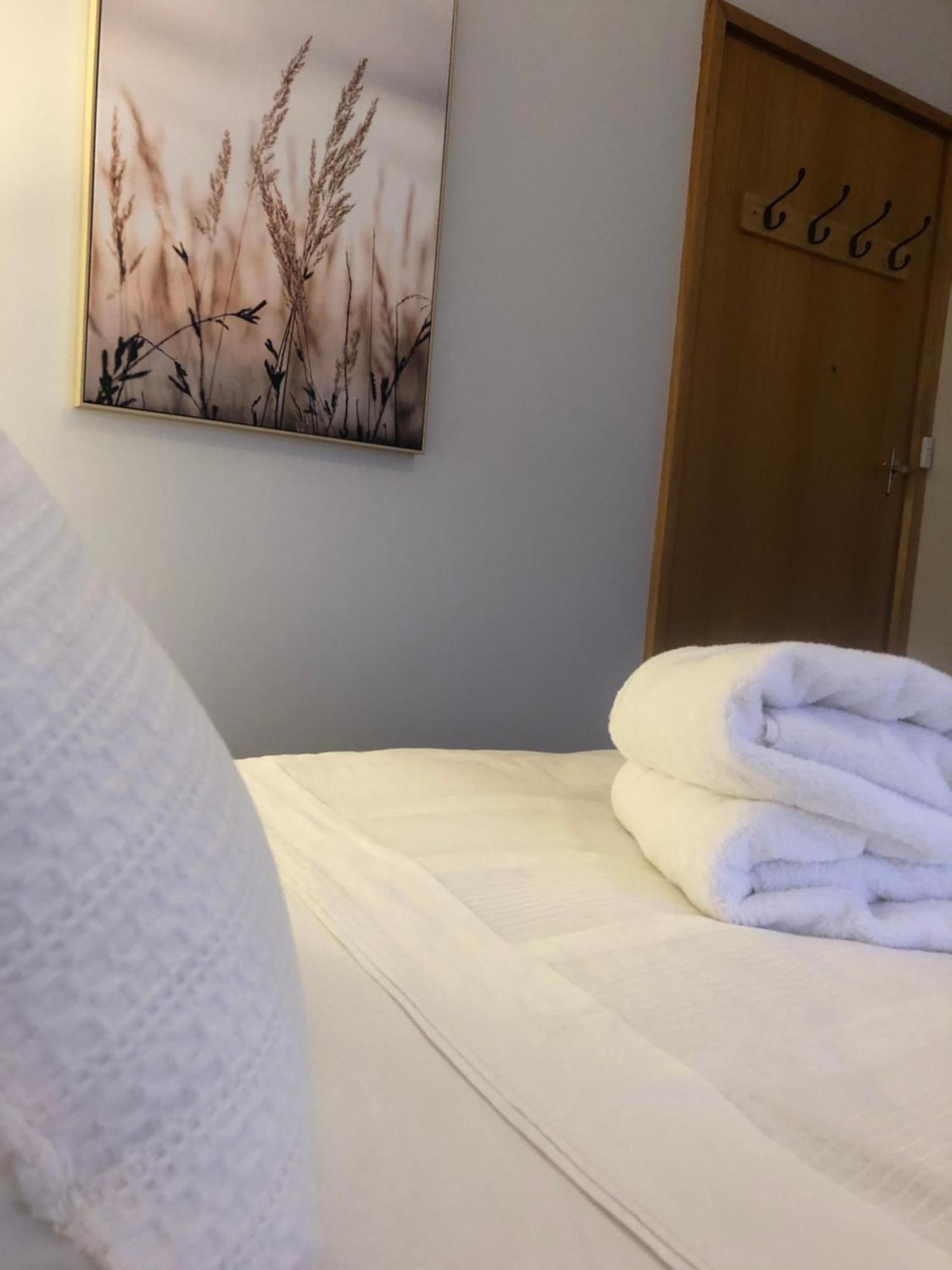 Lovely Budget Vegan Homestay Launceston Exterior foto